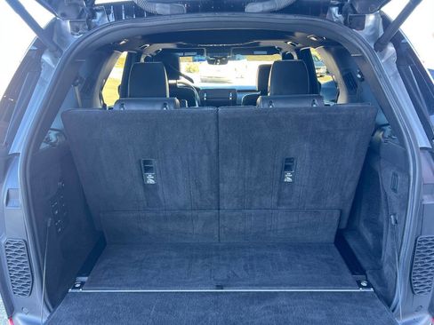 Used 2018 Land Rover Discovery HSE Luxury image 18