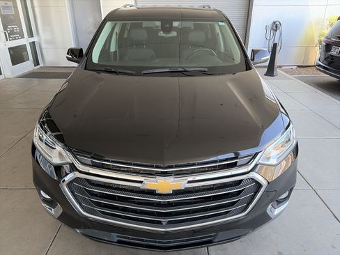 Used 2021 Chevrolet Traverse Premier FWD image 2