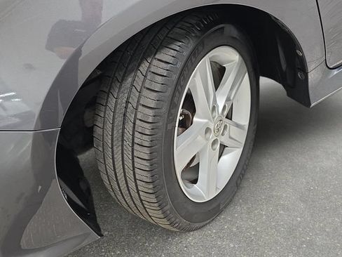 Used 2014 Toyota Camry SE FWD image 28