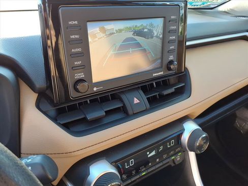 Used 2021 Toyota RAV4 XLE AWD/4WD image 37