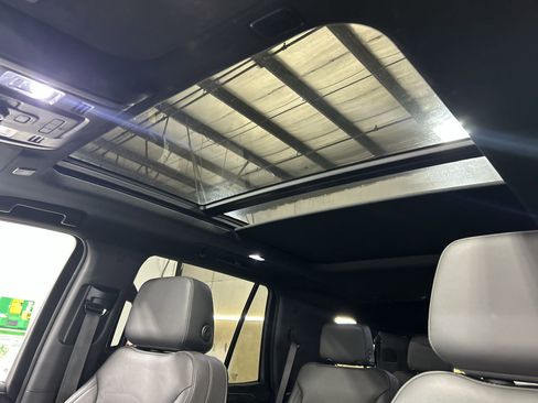 Used 2023 Chevrolet Tahoe Z71 w/ Luxury Package image 20