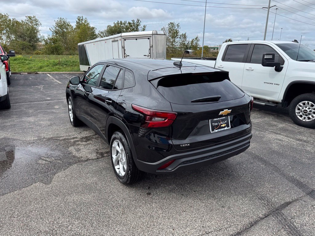 New 2026 Chevrolet Trax LS w/ LS Convenience Package FWD image 5