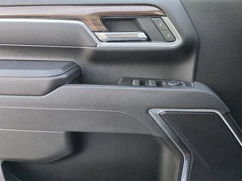 Used 2025 Chevrolet Silverado 2500 LT w/ Convenience Package image 17