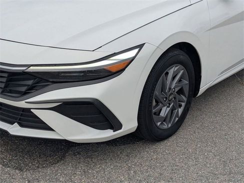 Used 2024 Hyundai Elantra SEL image 7