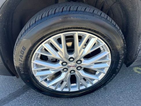 Used 2024 GMC Acadia Elevation AWD/4WD image 13