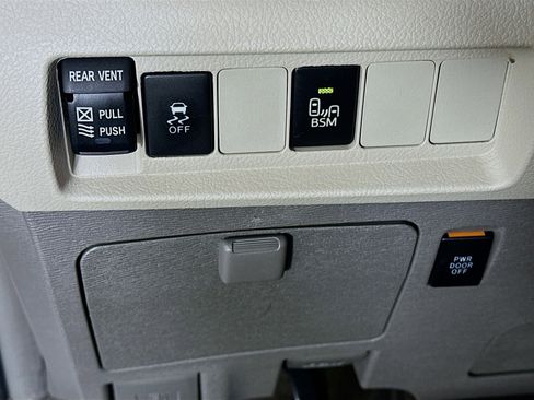 Used 2015 Toyota Sienna XLE image 17