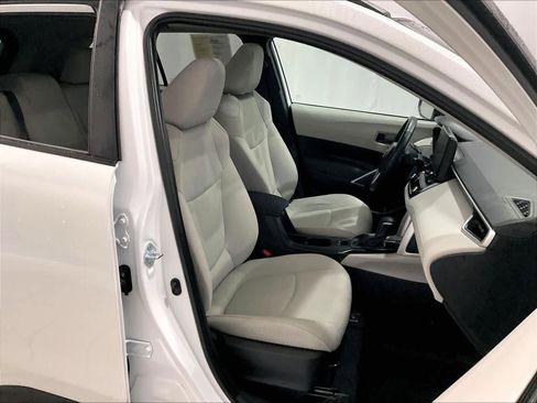 Used 2024 Toyota Corolla Cross LE image 11