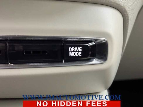 Used 2022 Volvo XC40 T5 Momentum w/ Climate Package image 33