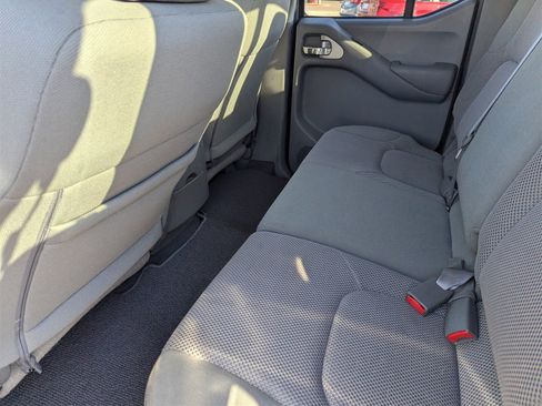 Used 2020 Nissan Frontier SV image 14