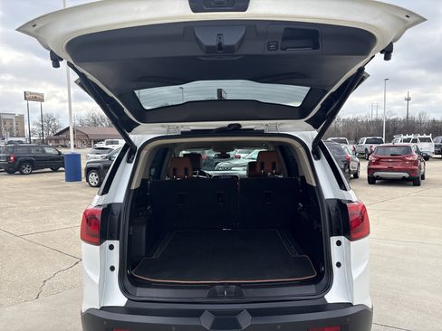 Used 2017 GMC Acadia SLT image 6