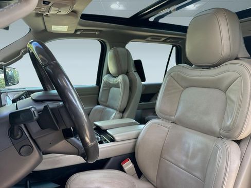 Used 2018 Lincoln Navigator L Reserve w/ Technology Package image 21
