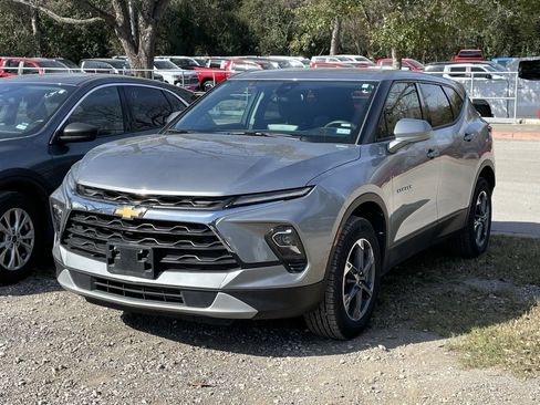 Used 2025 Chevrolet Blazer LT image 1