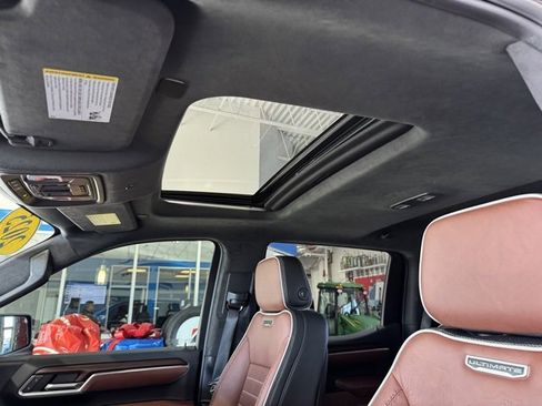 Used 2025 GMC Sierra 1500 Denali Ultimate image 8