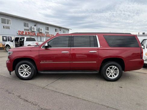 Used 2015 Chevrolet Suburban LT w/ Luxury Package AWD/4WD image 2