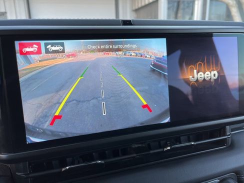 Used 2025 Jeep Wrangler Unlimited Rubicon image 37