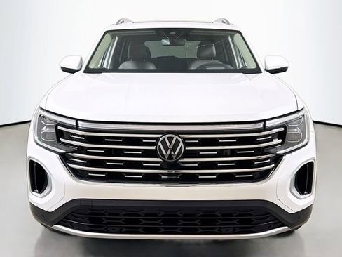 Used 2024 Volkswagen Atlas SEL AWD/4WD image 2