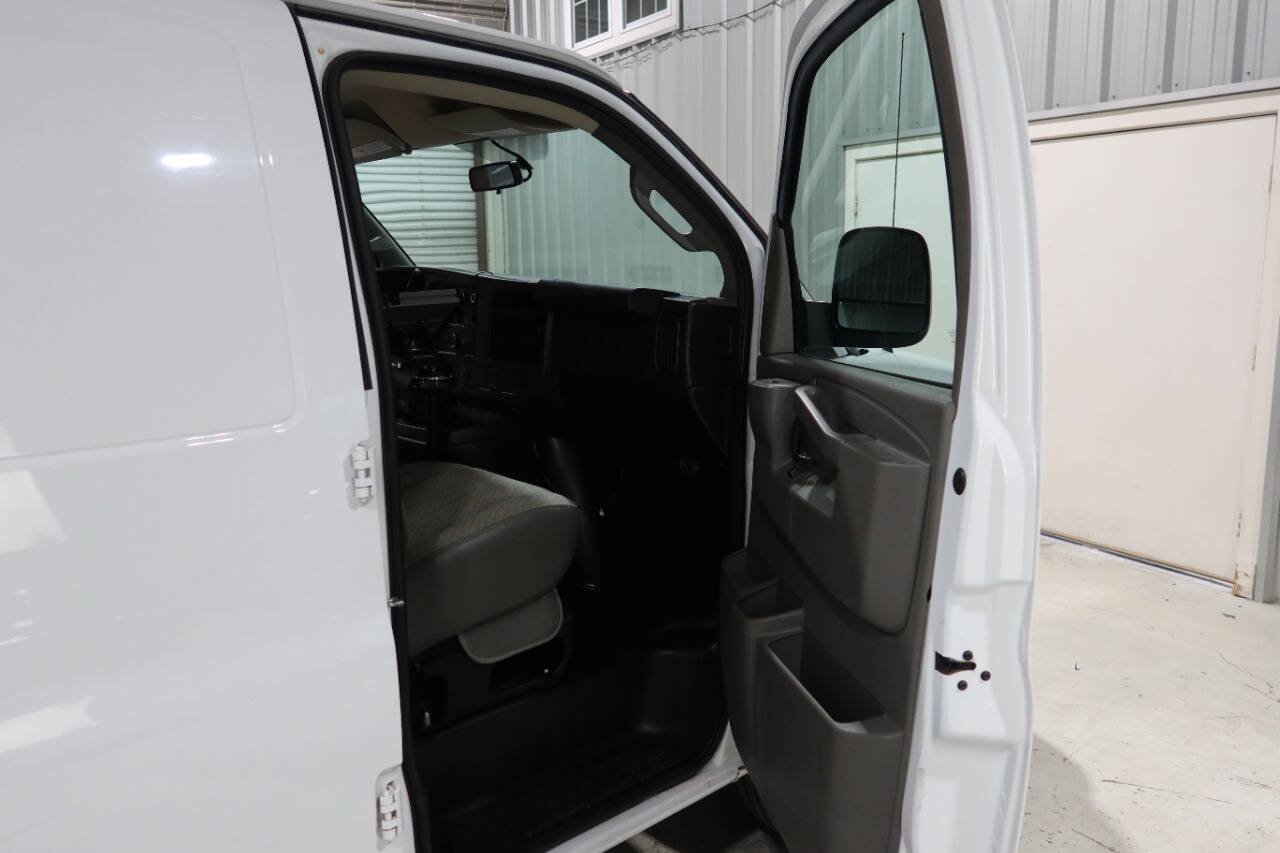 Used 2021 Chevrolet Express 2500 RWD image 12