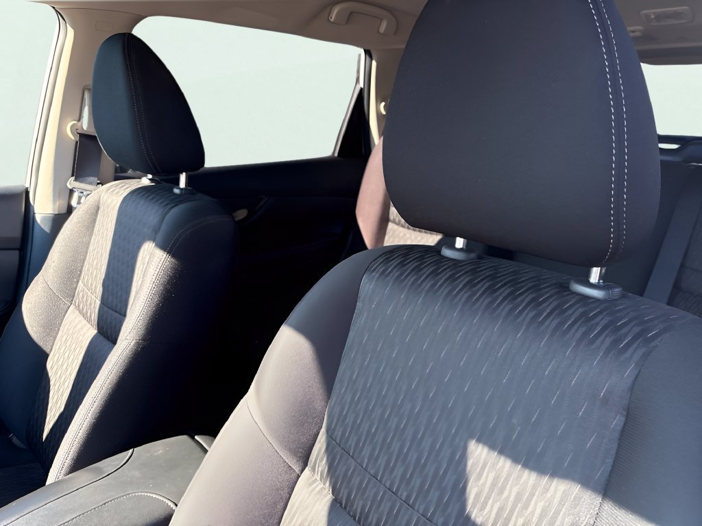 Used 2019 Nissan Rogue SV AWD/4WD image 12