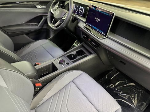 New 2026 Volkswagen Tiguan SE R-Line AWD/4WD image 15