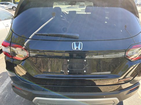 Used 2025 Honda Pilot TrailSport image 7