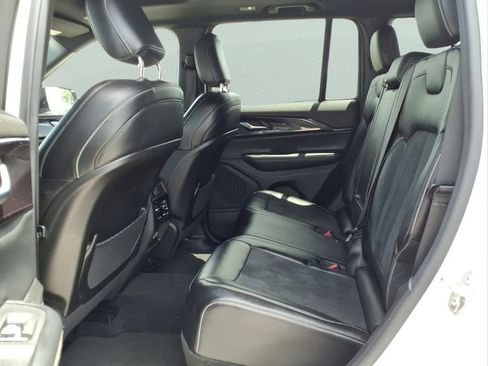 Used 2023 Jeep Grand Cherokee Altitude AWD/4WD image 16