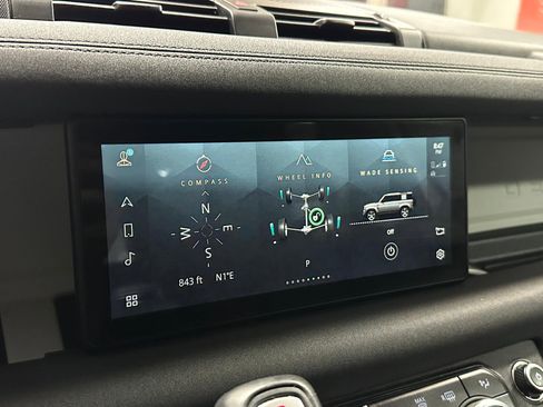 Used 2020 Land Rover Defender 110 First Edition image 28