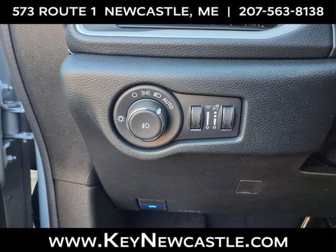 New 2026 Chrysler Pacifica Select image 8