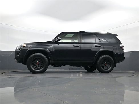 Used 2018 Toyota 4Runner TRD Off-Road Premium image 28