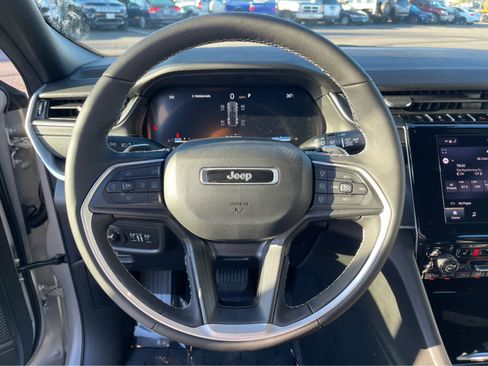 New 2025 Jeep Grand Cherokee Altitude image 21