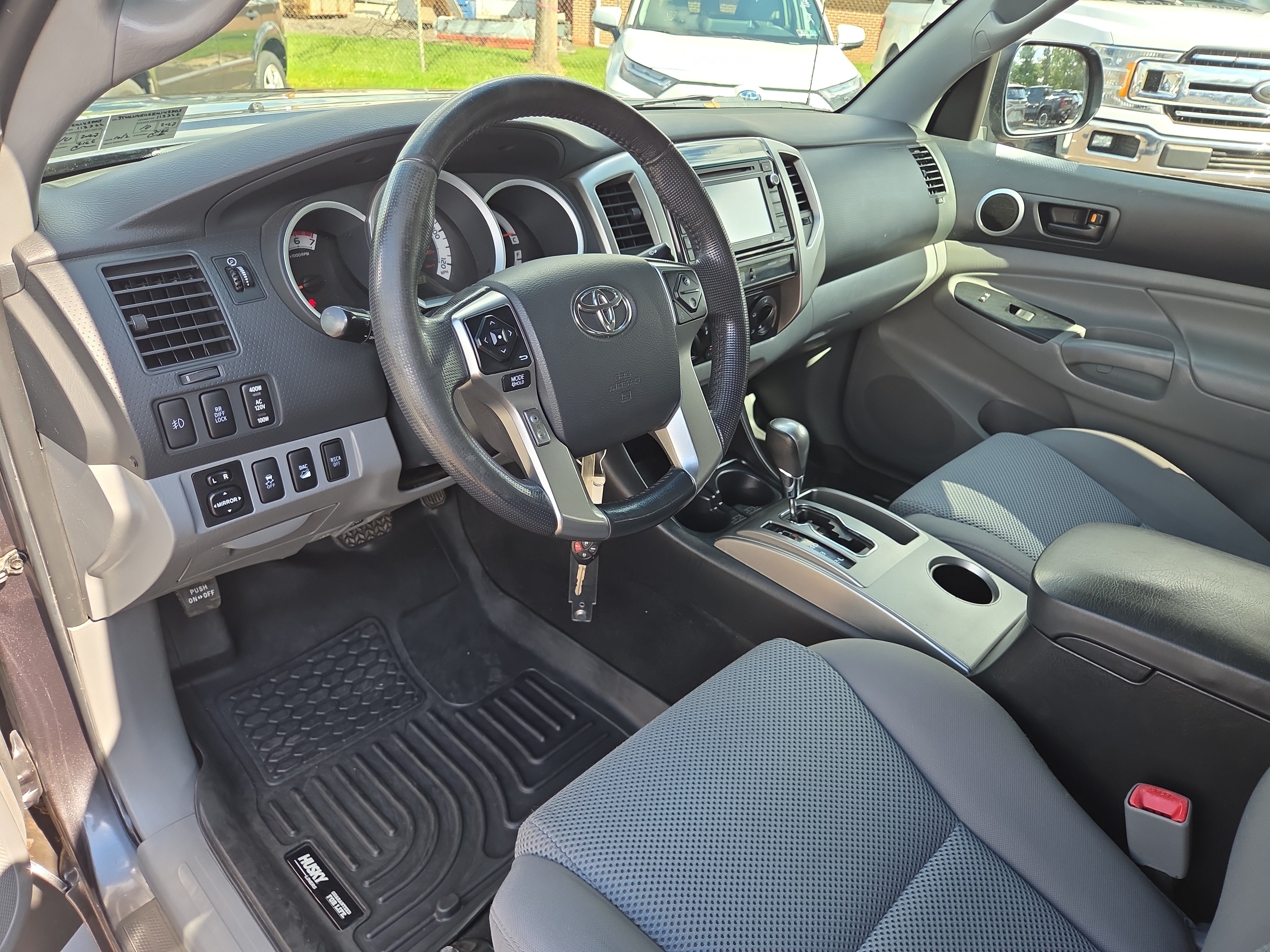 Used 2014 Toyota Tacoma 4x4 Double Cab w/ TRD Off-Road Package image 15