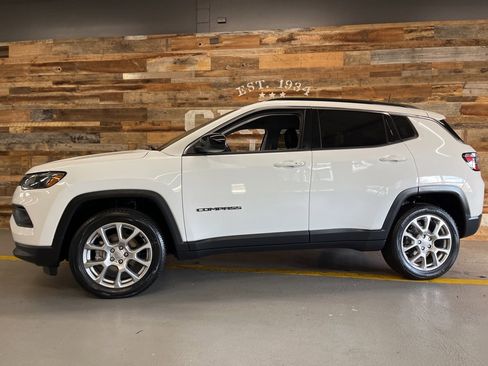 Used 2022 Jeep Compass Latitude image 18