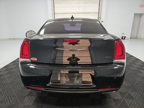 Used 2021 Chrysler 300 Touring w/ Sport Appearance Package image 5