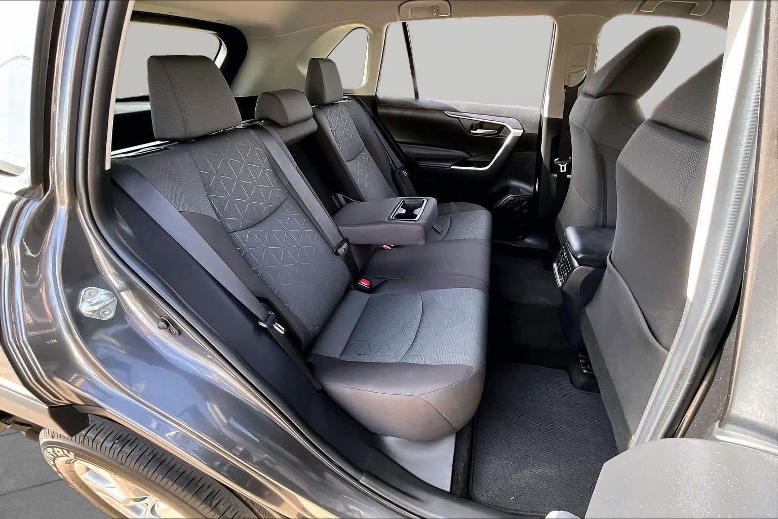 Used 2025 Toyota RAV4 XLE FWD image 18