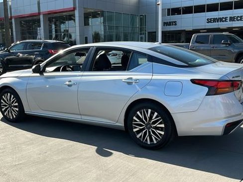 Used 2024 Nissan Altima 2.5 SV FWD image 22