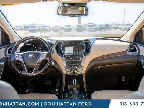 Used 2017 Hyundai Santa Fe Limited image 3