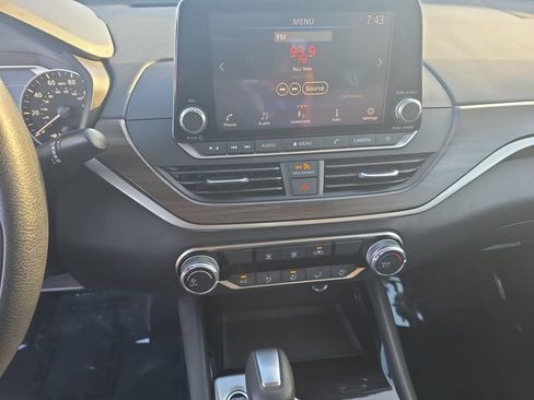 Used 2024 Nissan Altima 2.5 SV FWD image 16