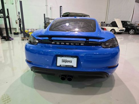 Used 2023 Porsche 718 Cayman w/ Premium Package RWD image 19