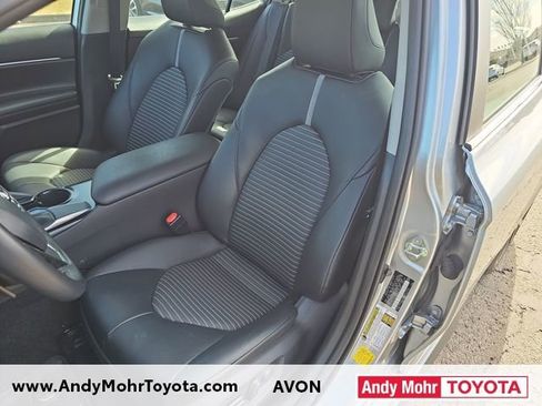 Used 2020 Toyota Camry SE w/ Convenience Package image 9