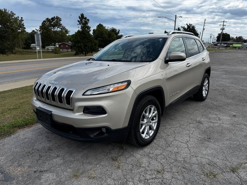 Used 2015 Jeep Cherokee Latitude w/ Cold Weather Group AWD/4WD image 3