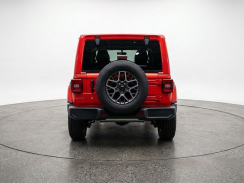 Used 2025 Jeep Wrangler Unlimited Sahara AWD/4WD image 7