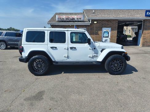 Used 2018 Jeep Wrangler Unlimited Sahara AWD/4WD image 2