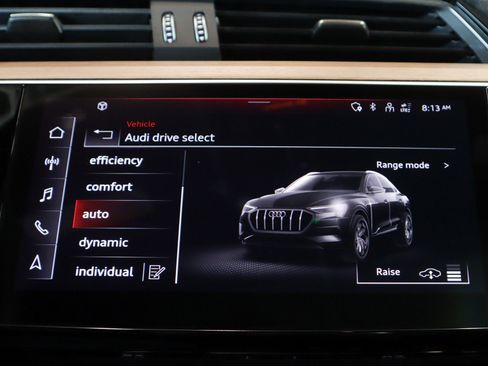 Used 2024 Audi Q8 e-tron Premium Plus image 25