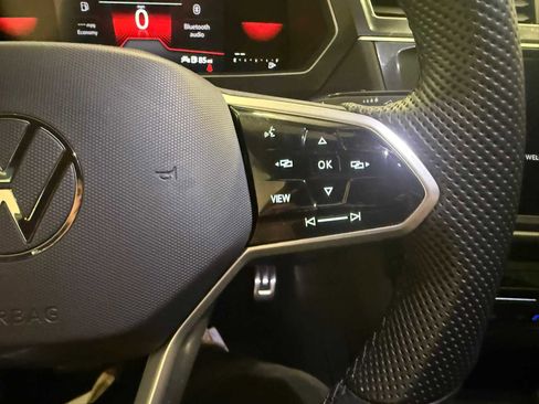 Certified 2023 Volkswagen Tiguan SE R-Line FWD image 30