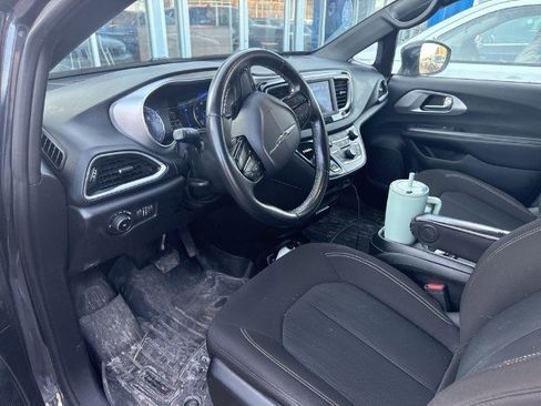 Used 2020 Chrysler Pacifica Touring w/ S Appearance Package image 6