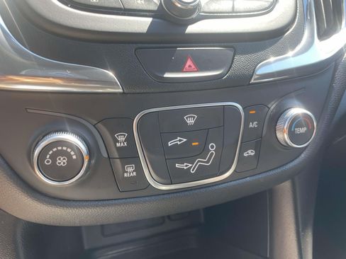 Used 2019 Chevrolet Equinox LT FWD image 27