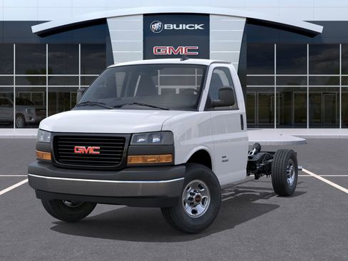 New 2025 GMC Savana 3500 w/ Power Convenience Package RWD image 6