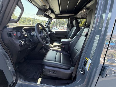 Used 2025 Jeep Wrangler Unlimited Rubicon AWD/4WD image 13
