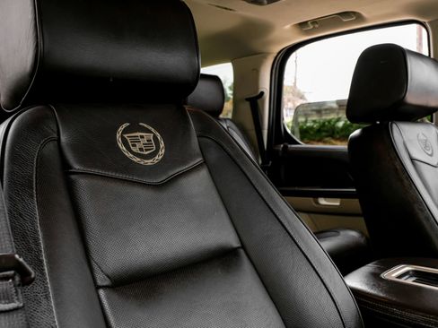 Used 2013 Cadillac Escalade Platinum image 37