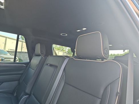 Used 2023 GMC Yukon SLT RWD image 15