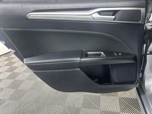 Used 2020 Ford Fusion SE image 34